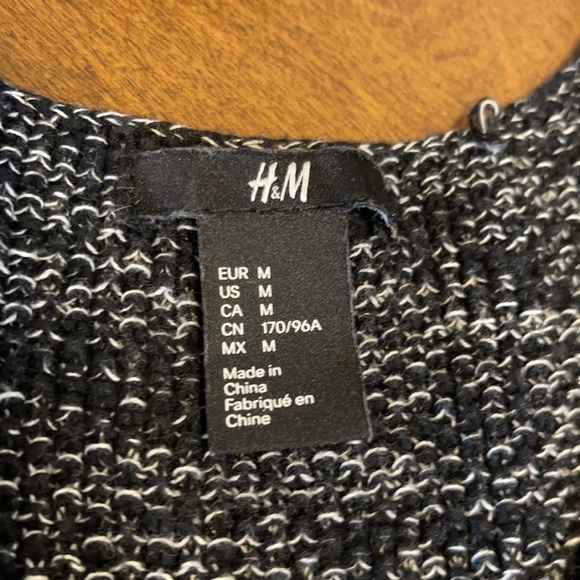 # H&M sweater . - Picture 7 of 10